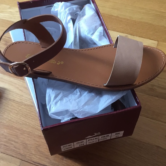 Sandals - Picture 1 of 4